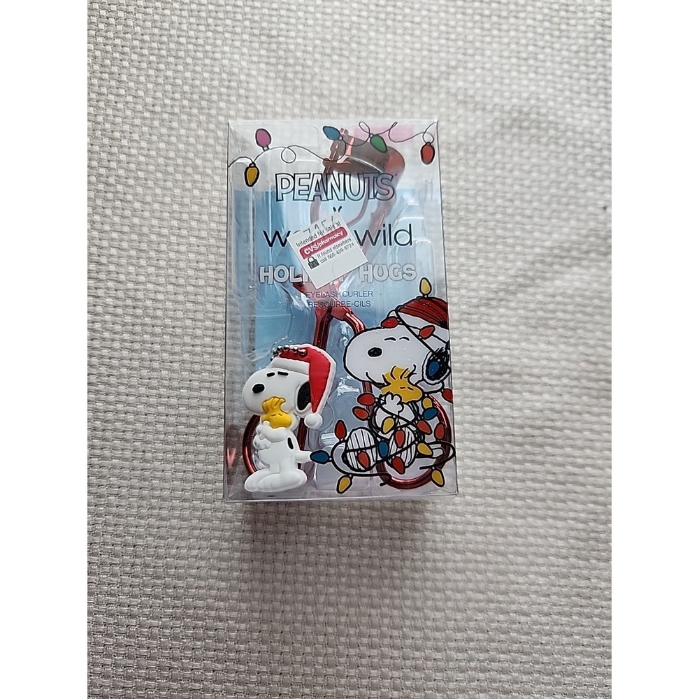 Peanuts Wet n Wild Holiday Hugs Eyelash Curler Snoopy Christmas Limited Edition